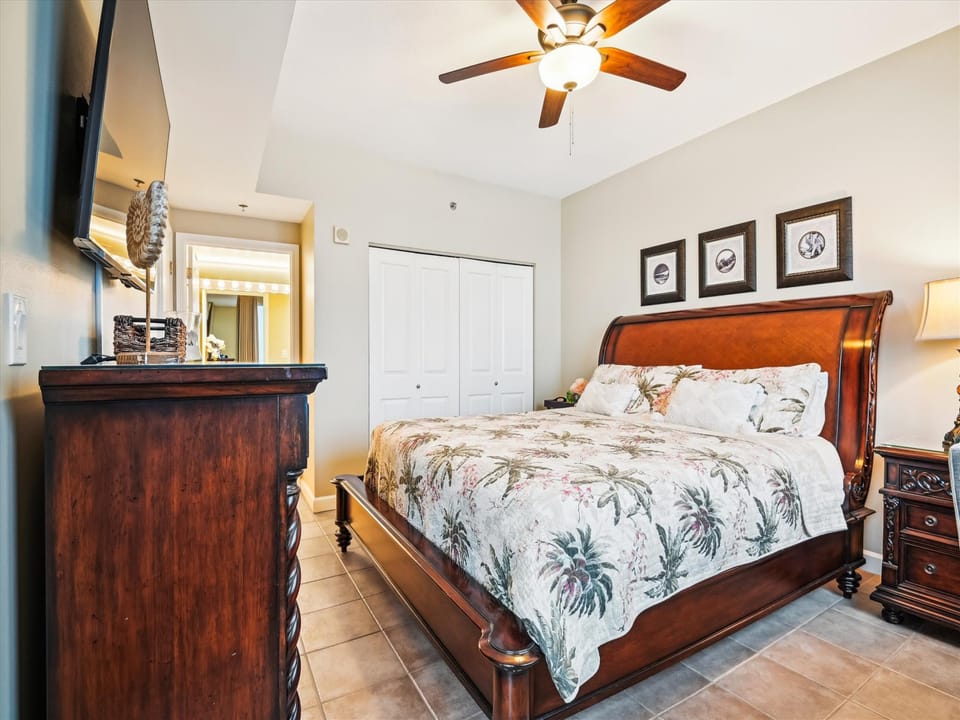 King Master Bedroom with large closet