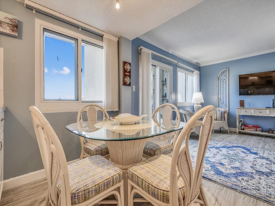 Dining seating for 4
