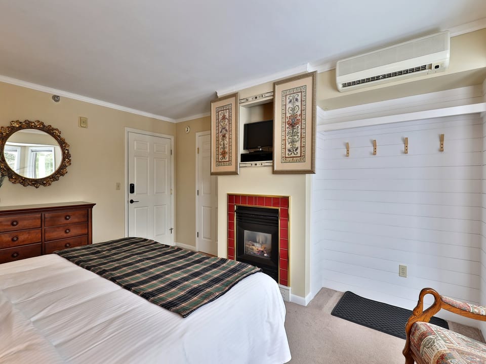 Welcome to The English Gentleman's Room at Birch Ridge. Featuring a king bed, ensuite bathroom with jacuzzi tub, smart TV and gas fireplace.