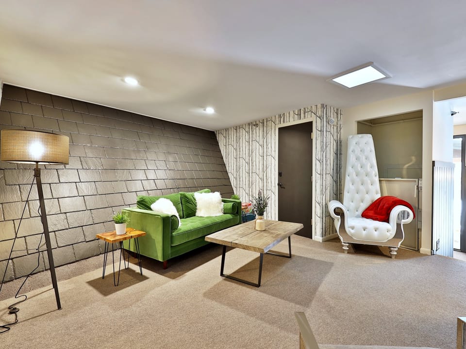 The shared sitting area at The Birch Ridge