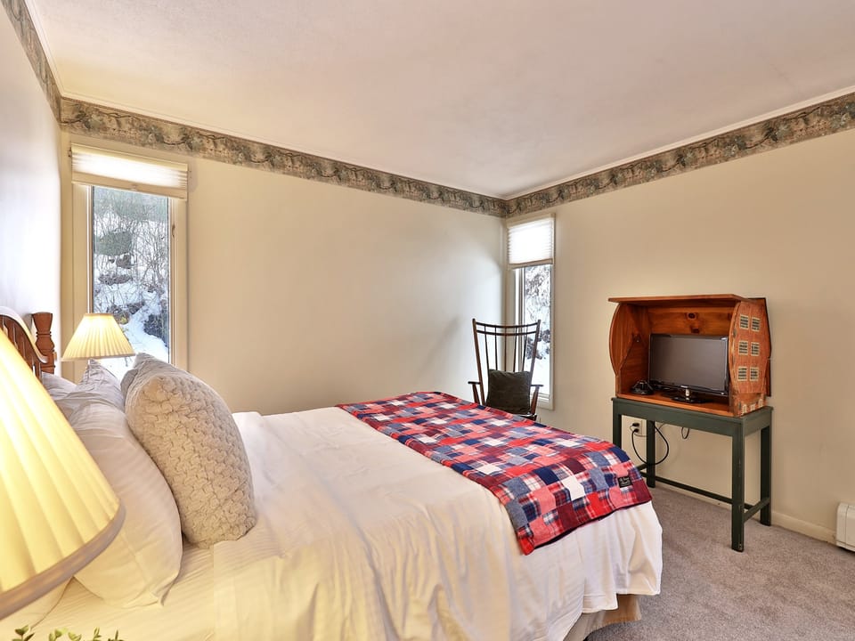 The Shaker Room at The Birch Ridge features a queen bed, ensuite bathroom with shower and smart TV.