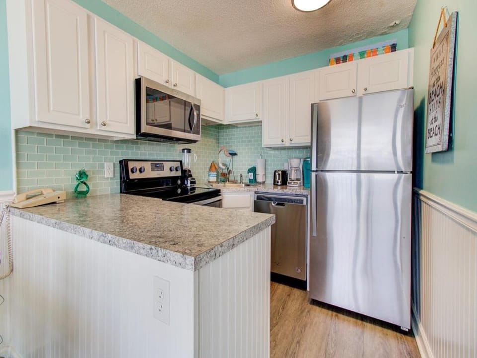 Atlantic Towers 609-large-010-031-Kitchen-1500x986-72dpi