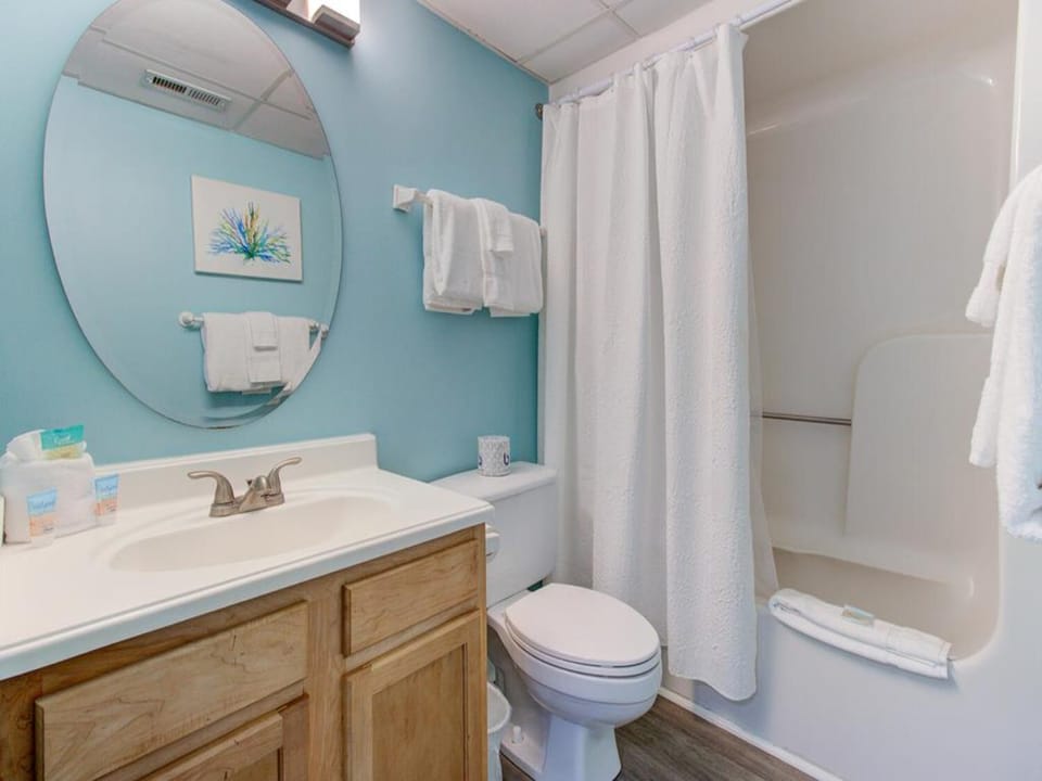 Atlantic Towers 609-large-017-032-Bathroom-1500x986-72dpi