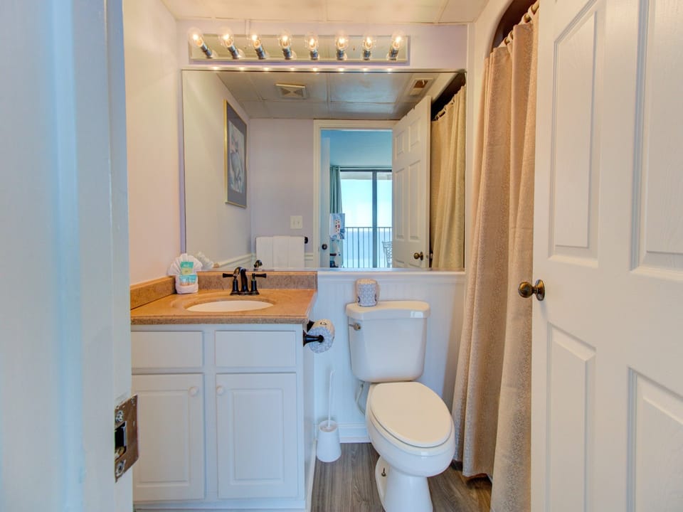 Atlantic Towers 1014-print-016-017-Bathroom 1-4200x2760-300dpi