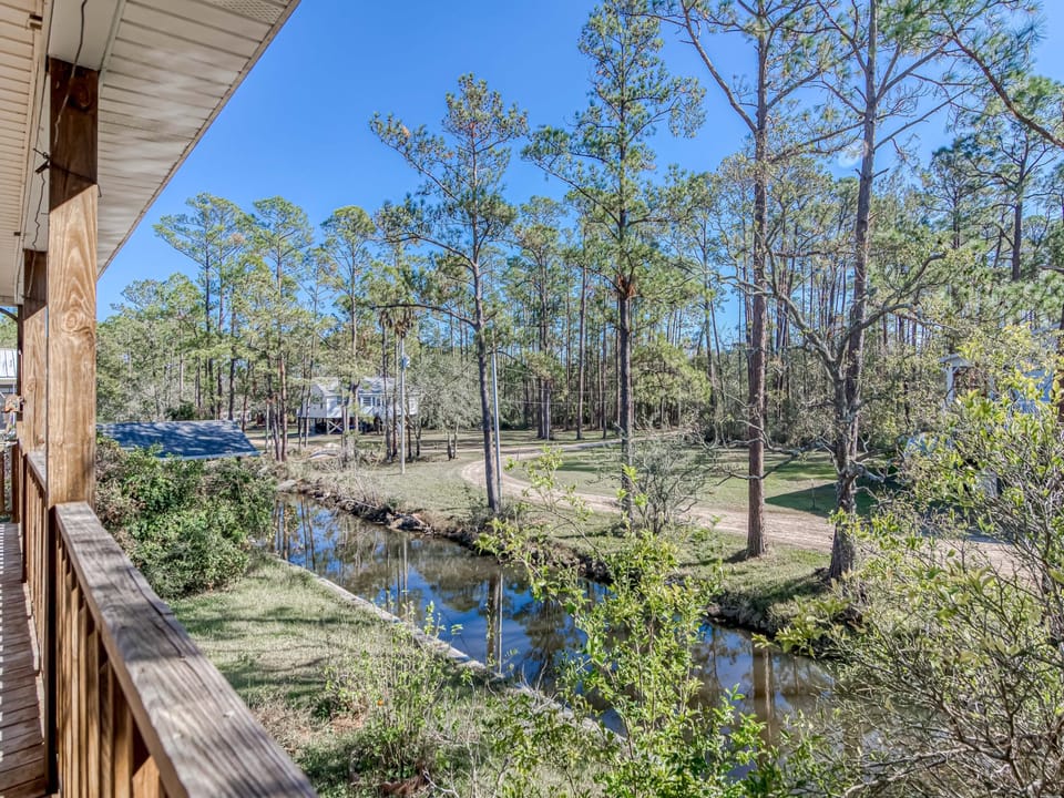 This channel runs right up to the house and offers a clear boating path to Oyster Bay. and Bon Secour River. Perfect water for kayaking, jet skis, or even a large flat bottom boat. Water depth depends on tide and is usually 2-4 feet throughout the channel