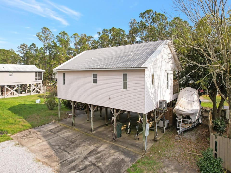 White Lane offers plenty of parking for either your vehicles or your boat and trailer.