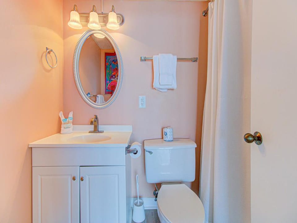 Atlantic Towers 514-large-016-033-Bathroom 1-1500x997-72dpi