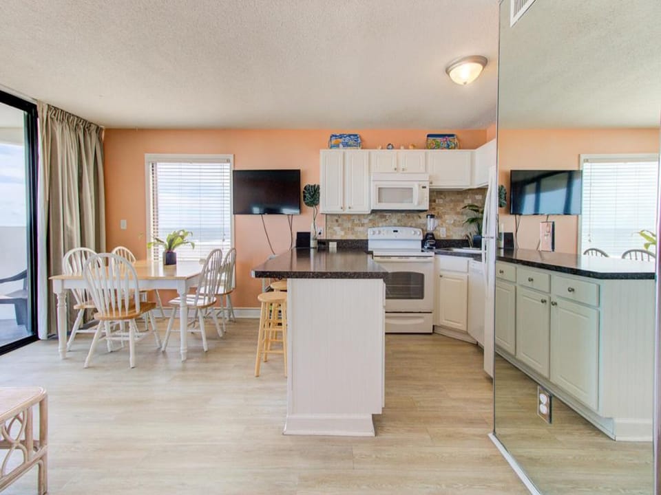 Atlantic Towers 514-large-007-009-KitchenEating Area-1500x986-72dpi