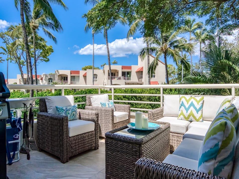 Relax and entertain in comfort on the lanai