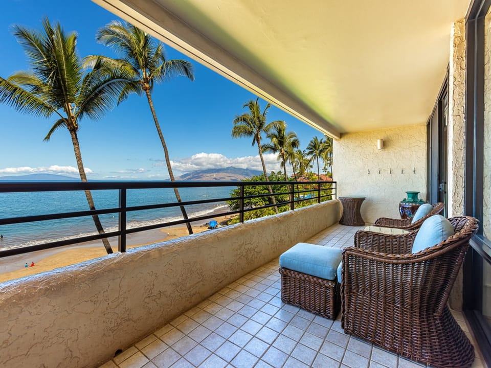 Expansive Lanai with Incredible Ocean Views!