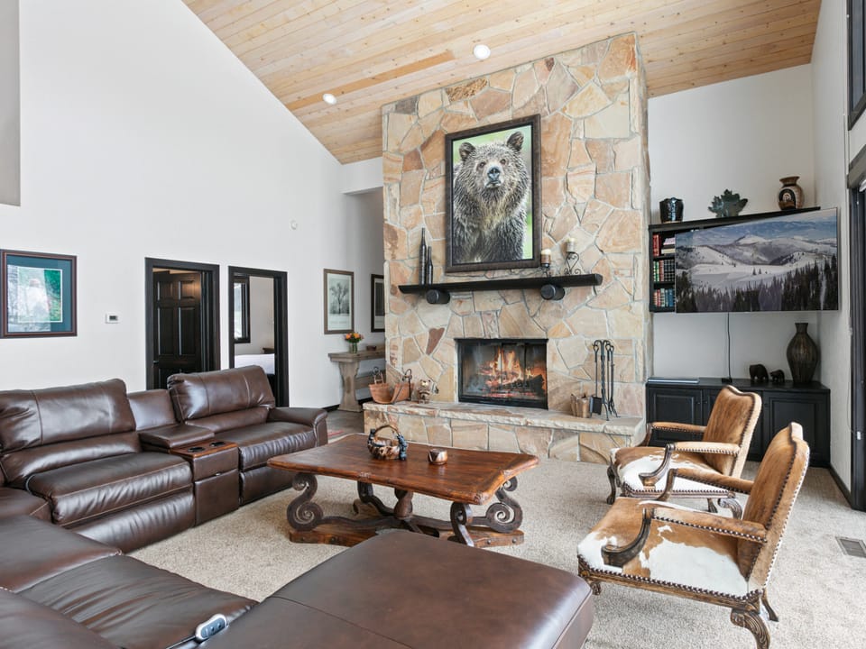 2430 Queen Esther Dr - 5 Bedroom Home with Spa House in Park City