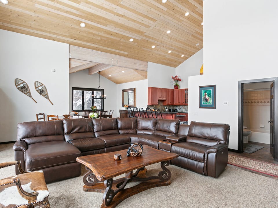 2430 Queen Esther Dr - 5 Bedroom Home with Spa House in Park City