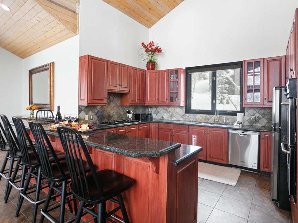 2430 Queen Esther Dr - 5 Bedroom Home with Spa House in Park City