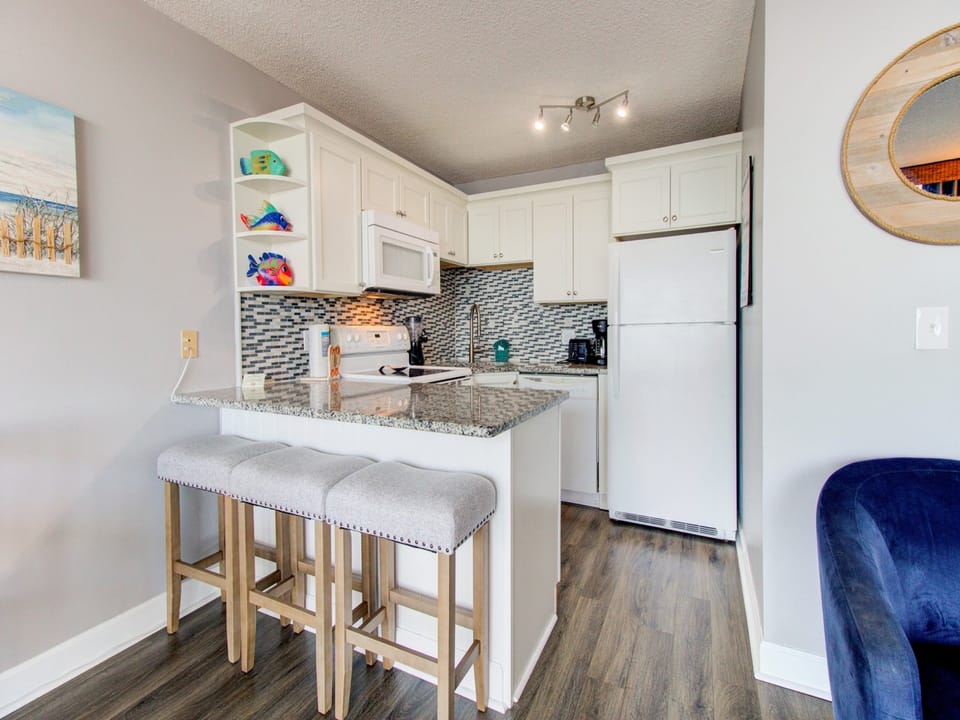 Atlantic Towers 607-print-008-020-KitchenEating Area-4200x2760-300dpi
