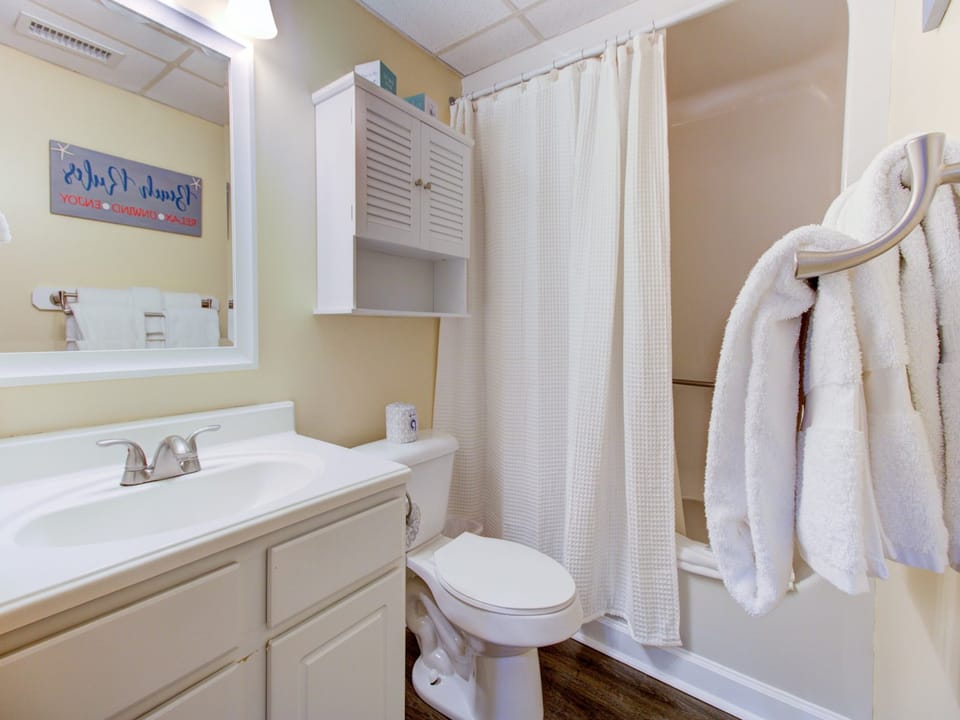 Atlantic Towers 607-print-014-016-Bathroom-4200x2761-300dpi