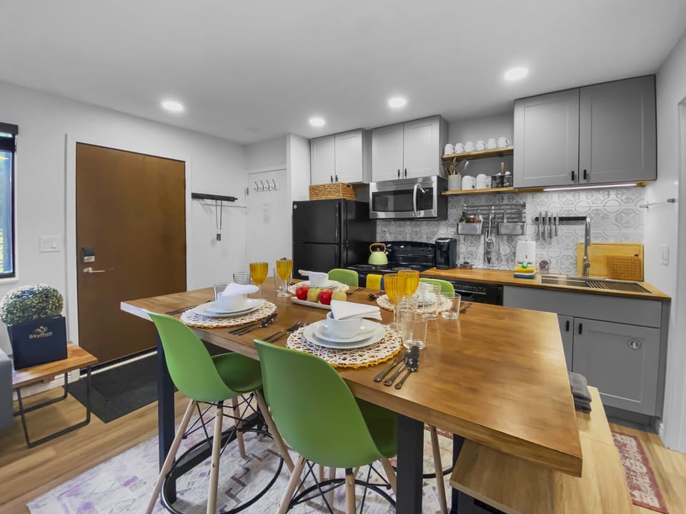 Kitchen Table with Space for 4!