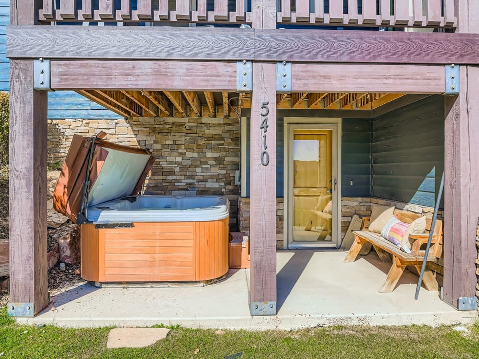 Exterior Hot Tub