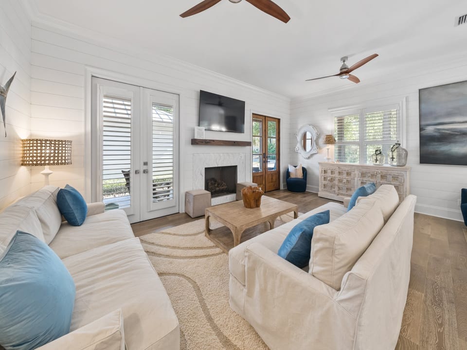 1st Floor | Living Area