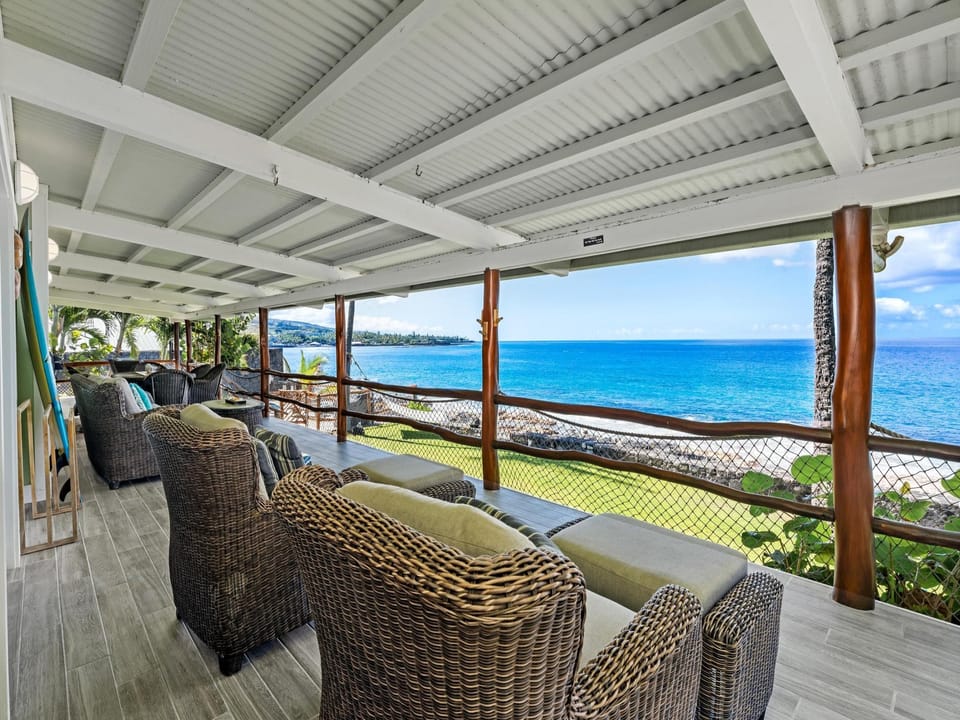 Enjoy a beautiful ocean front sunset from the lanai