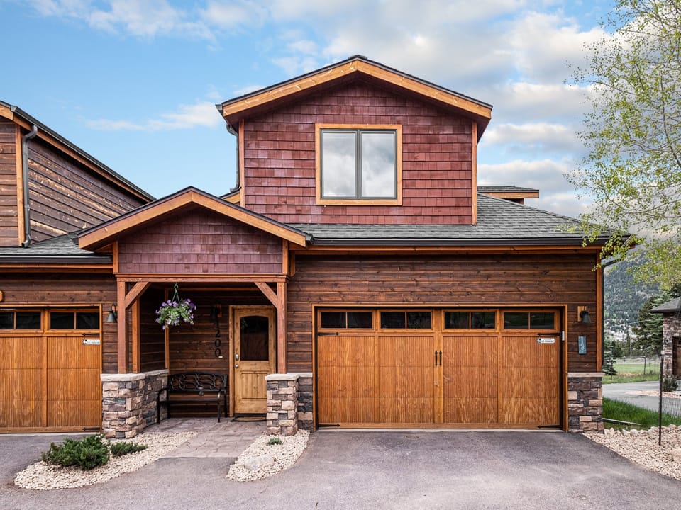 Twin Pines - Twin Pines Estes Park, Front view of this beautiful home. Garage only fits CARS! not SUV's