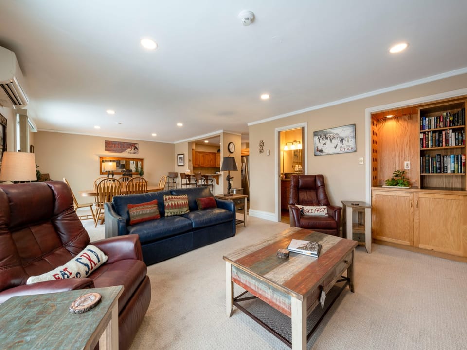 Resort Plaza 5052-Living room - Ski In Ski out