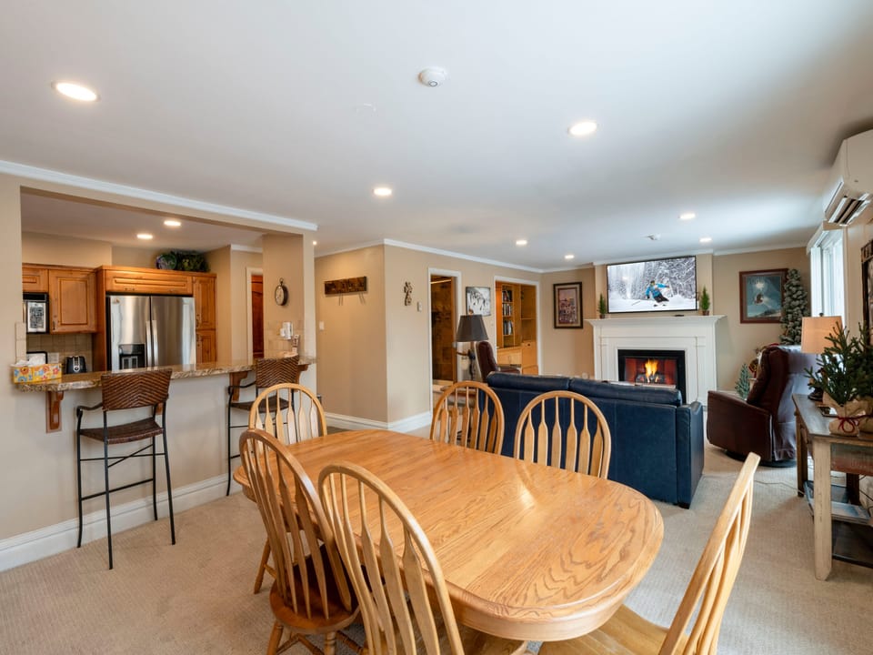 Resort Plaza 5052-Dining room - Ski In Ski out