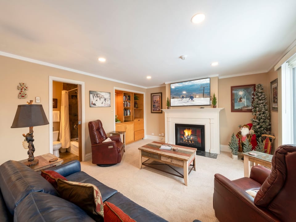 Resort Plaza 5052-Living room - Ski In Ski out