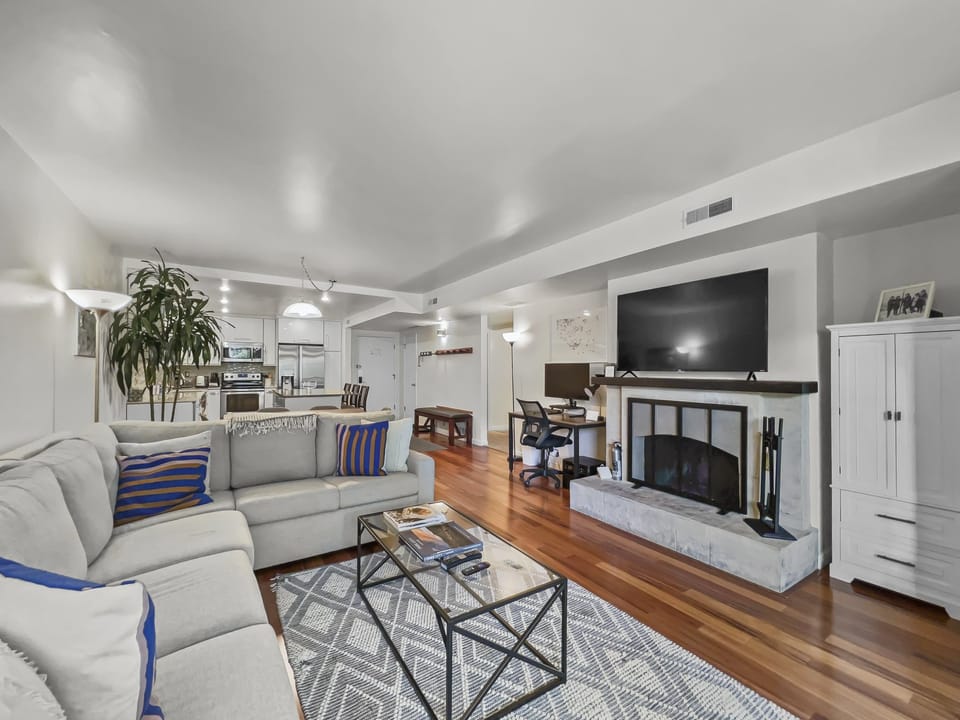 129 Park Station Escape! Cozy Condo with Pool &amp; Hot Tub! Walking Distance to Main Street &amp; Town Lift! - a SkyRun Park City Property - Welcome to Park Station Escape!