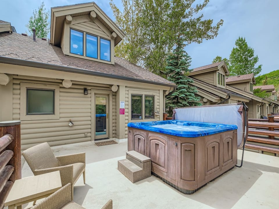 Private Hot Tub and Deck