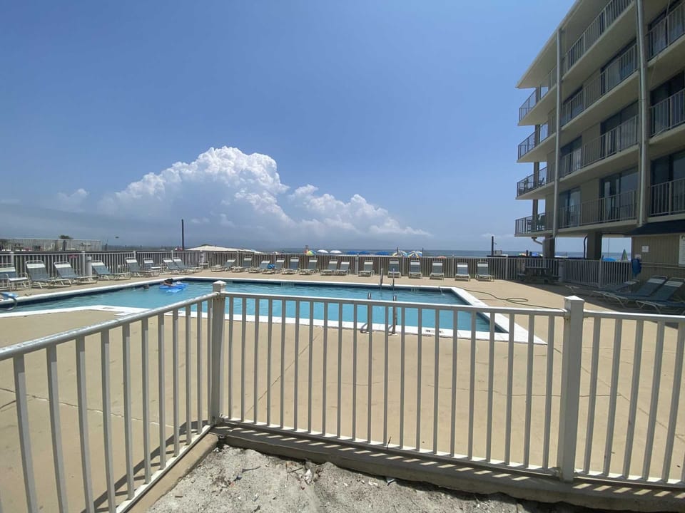 Pool.