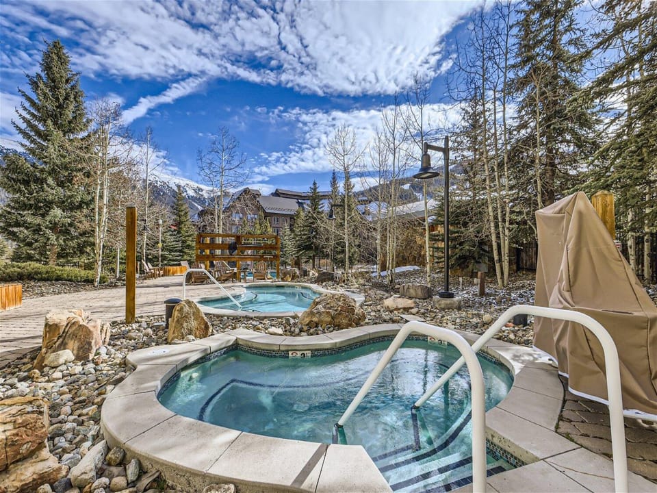 Passage Point Common Hot Tubs