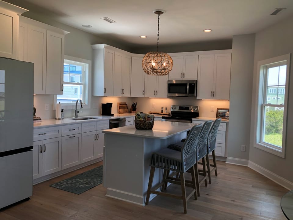 Lower Level Kitchen & Bar Area