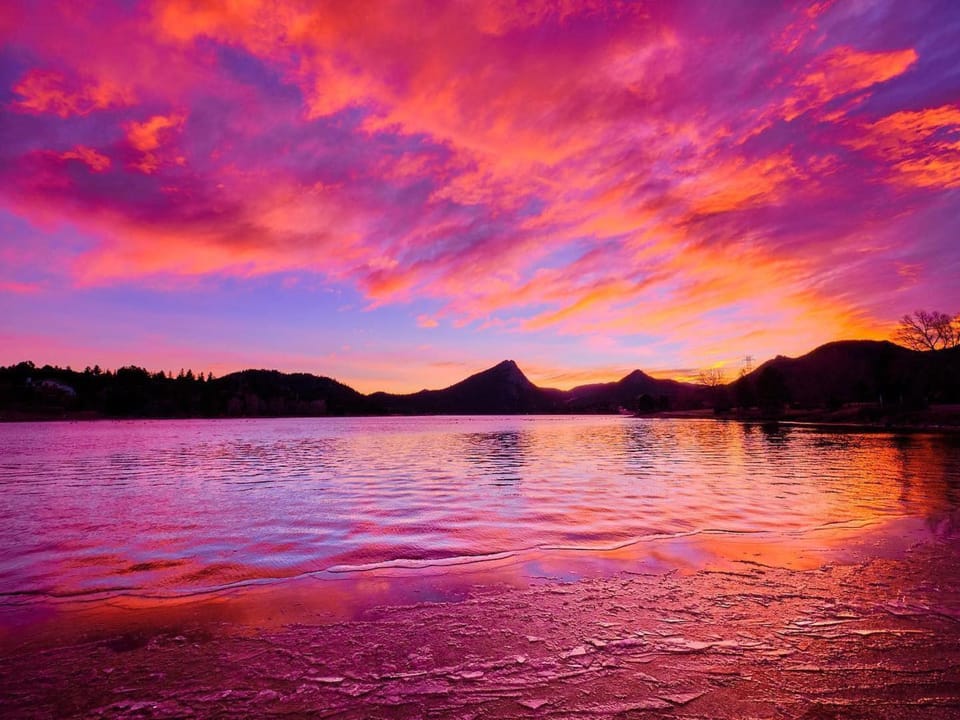 Frontier Mountain Retreat - Frontier Mountain Retreat Estes Park, Sunset over the lake in Estes Park.