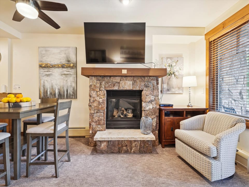 Living Area - Mountain Thunder Lodge 5104 - Breckenridge Vacation Rental