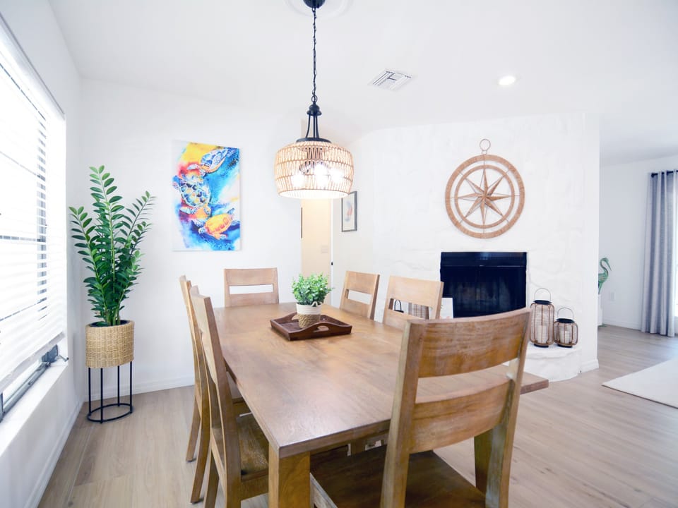 Large dining room table overlooking the fireplace with seating for 6 (2 extra chairs available in closet). Great for family meals and gatherings.