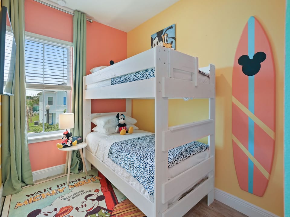 Bunk room with 2 x twin beds in bunk configuration