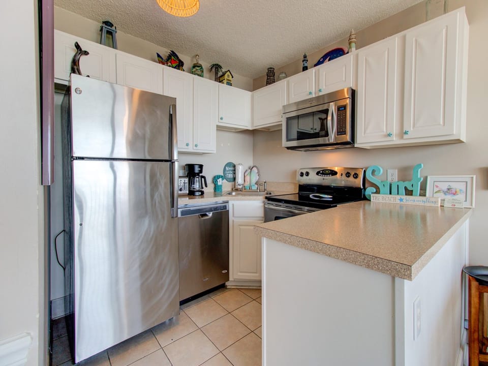Atlantic Towers 208-print-010-012-Kitchen-4200x2760-300dpi