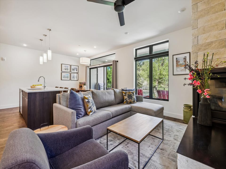 Living Room, River West 814, Silverthorne Vacation Rental