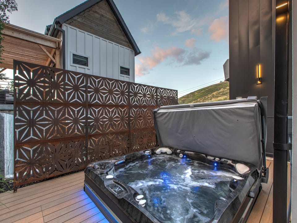 Private Hot Tub on Back Patio
