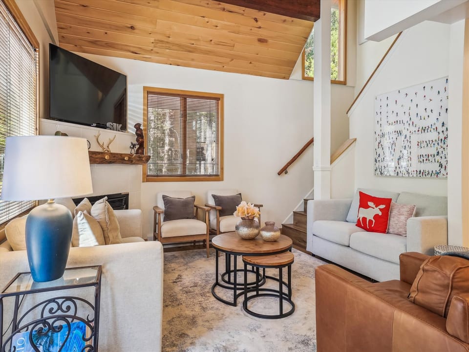 Living area - Freeride Haus - Breckenridge Vacation Rental