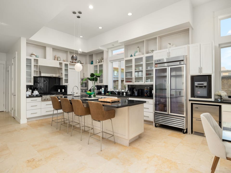 Fully stocked kitchen with extra seating for up to 4 guests