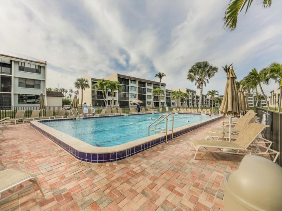 28-CommunityPool