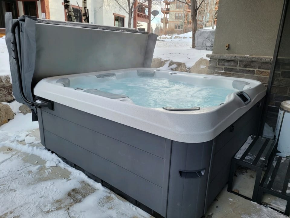 A private hot tub awaits on your patio, surrounded by snow-dusted slopes and ski village charm. Soak in warm bubbling waters after a day on the mountain, with alpine views all around.