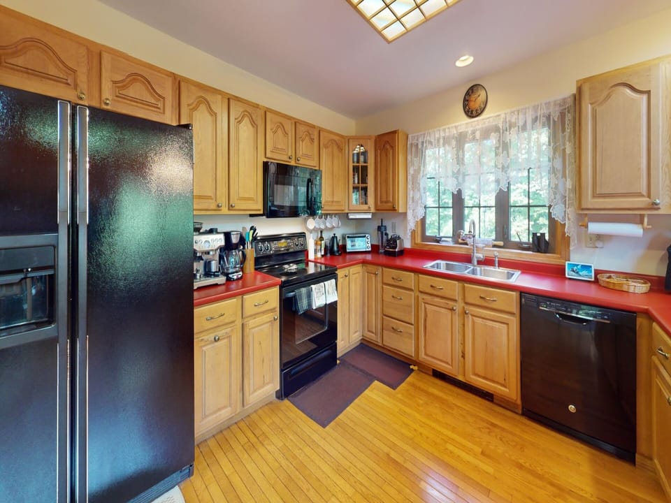 Full Kitchen - open floor plan