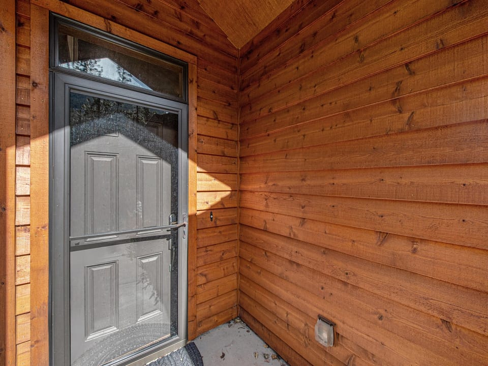 Fall River Retreat - Fall River Retreat in Estes Park, front entrance of this cozy condo.