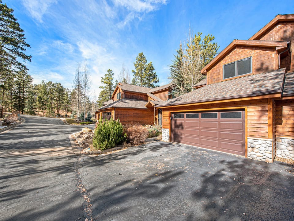 Fall River Retreat - Fall River Retreat in Estes Park, Parking is available for two vehicles on the driveway. No garage access for guests.