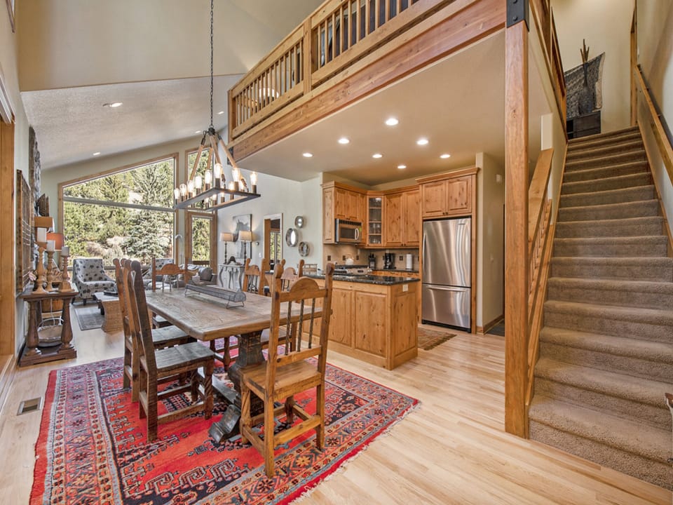 Fall River Retreat - Fall River Retreat in Estes Park, Beautiful open floor concept as you walk in to this condo.