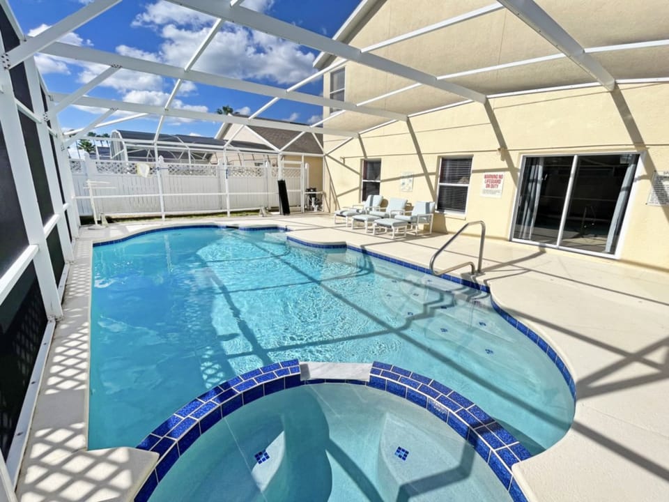 2-Pool and hot tub.jpg