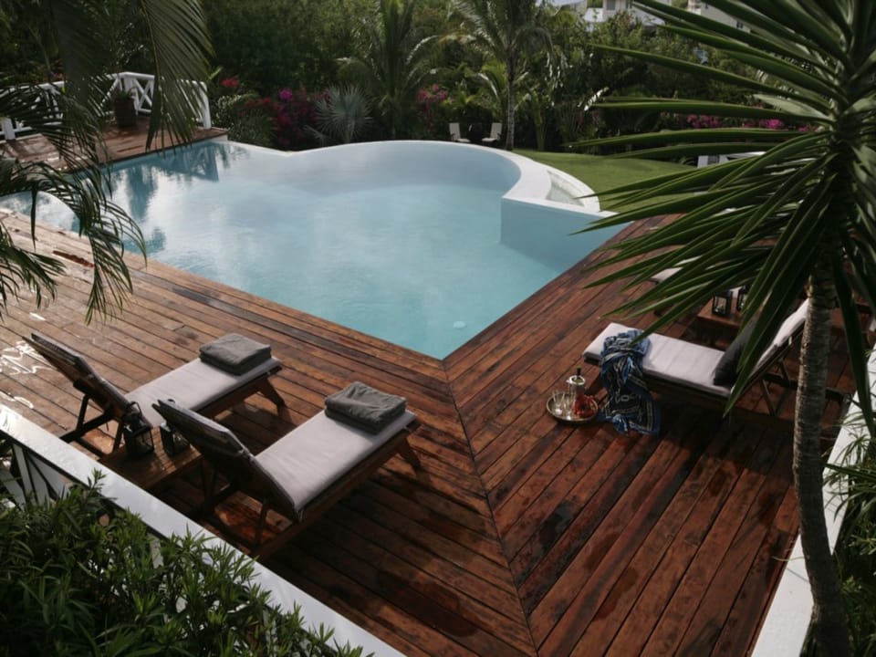 Large pool deck and pool