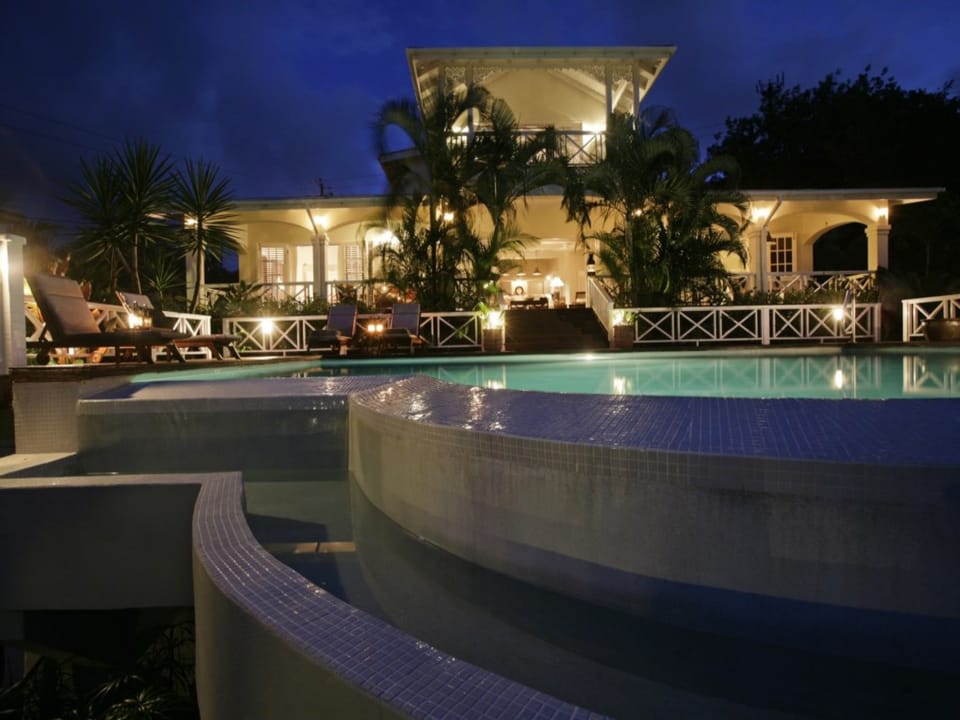 Villa Kessi at night